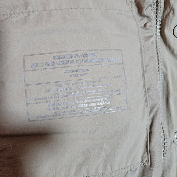 GAP Men's Recycled Water Repellant Puffer Quilted Vest Beige - Picture 4 of 4